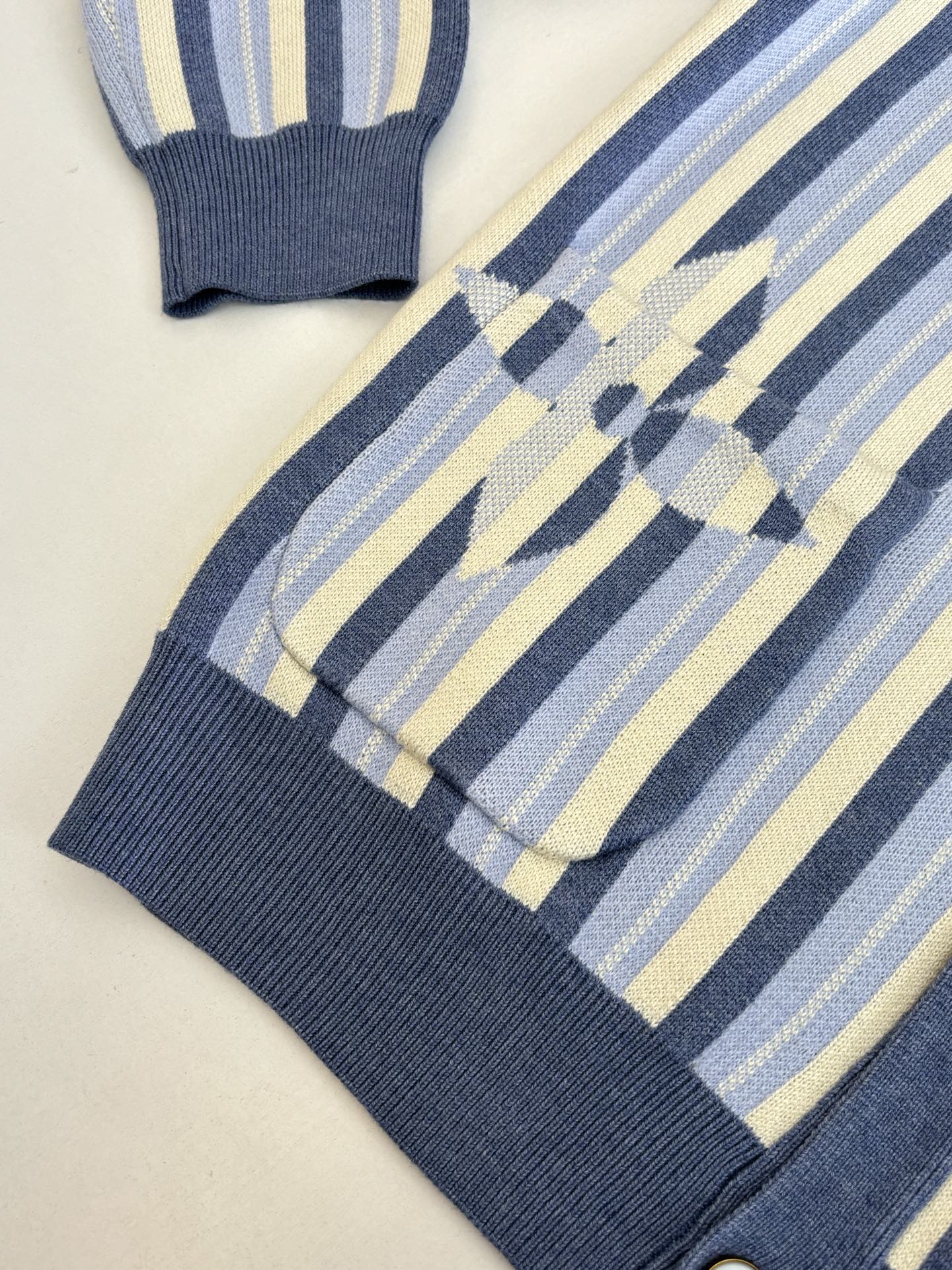 260106 new high-quality striped jacquard single-breasted knitted cardigan