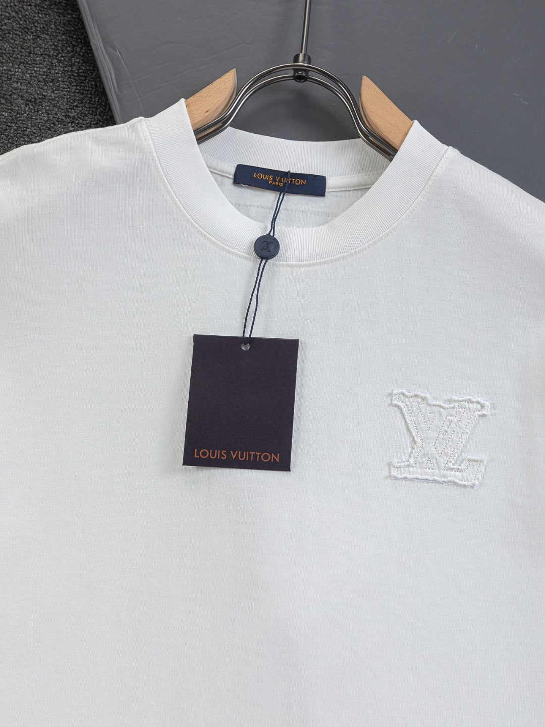 260113 New high-quality distressed same-color patchwork embroidered T-shirt