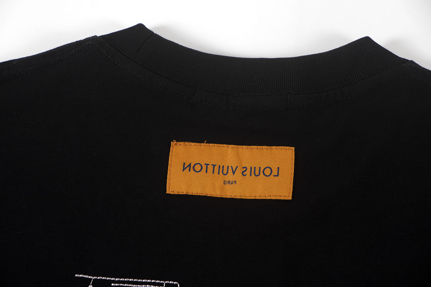 260113 New high-quality embroidered connected T-shirt