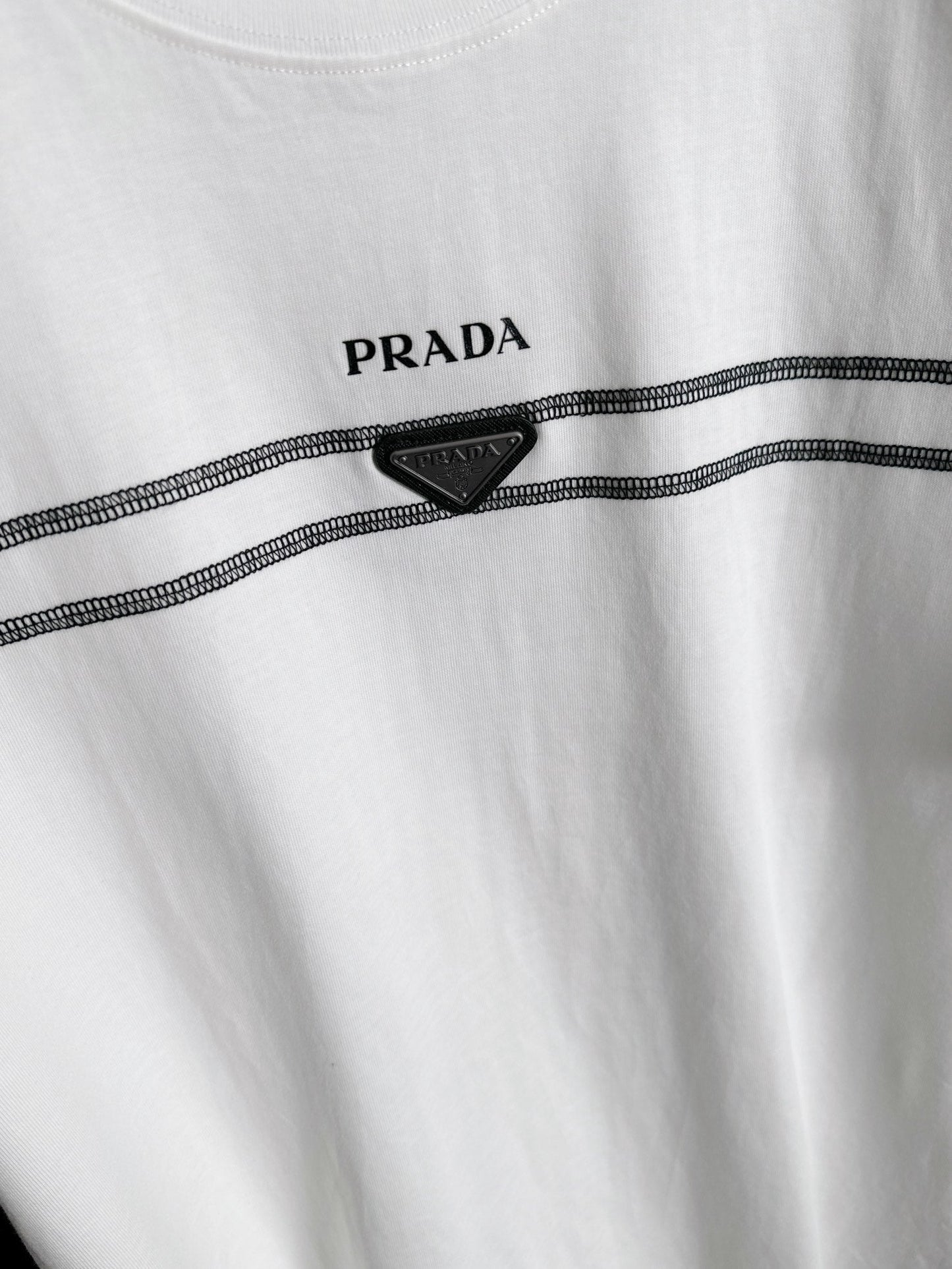 260113 New high-quality classic front-logo triangle-pattern T-shirt