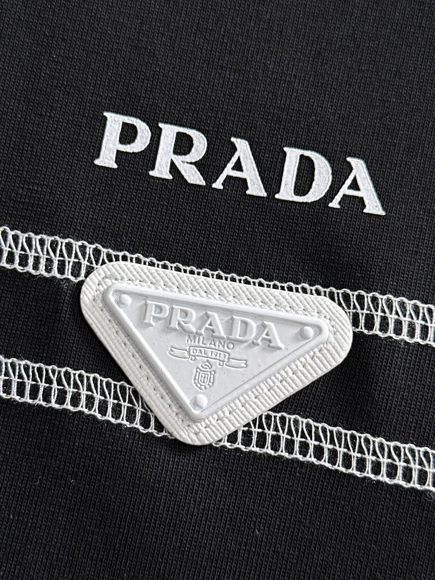 260113 New high-quality classic front-logo triangle-pattern T-shirt