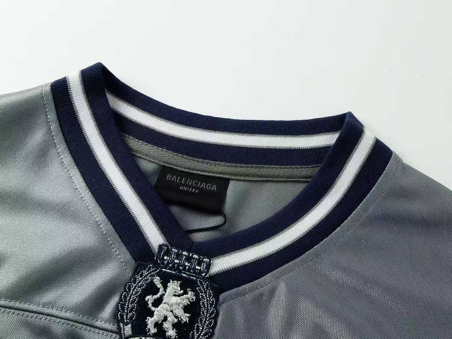 260113 New high-quality heavy-duty V-neck direct-injection printed long-sleeve shirt
