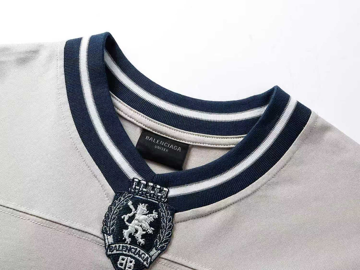 260113 New high-quality heavy-duty V-neck embroidered print T-shirt