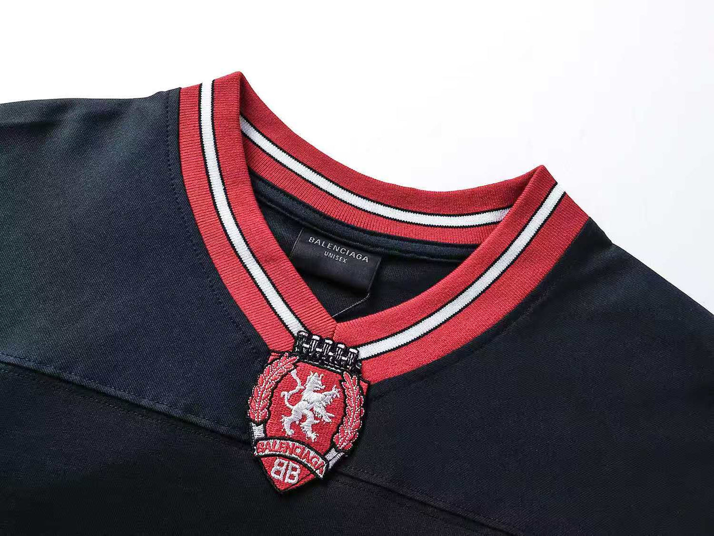 260113 New high-quality heavy-duty V-neck embroidered print T-shirt