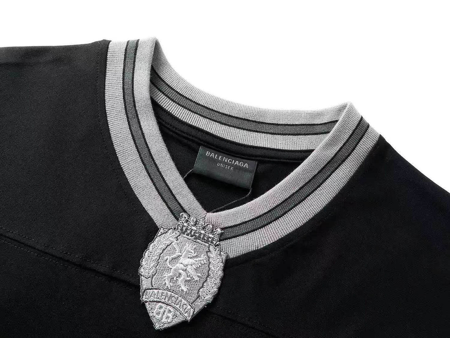 260113 New high-quality heavy-duty V-neck embroidered print T-shirt