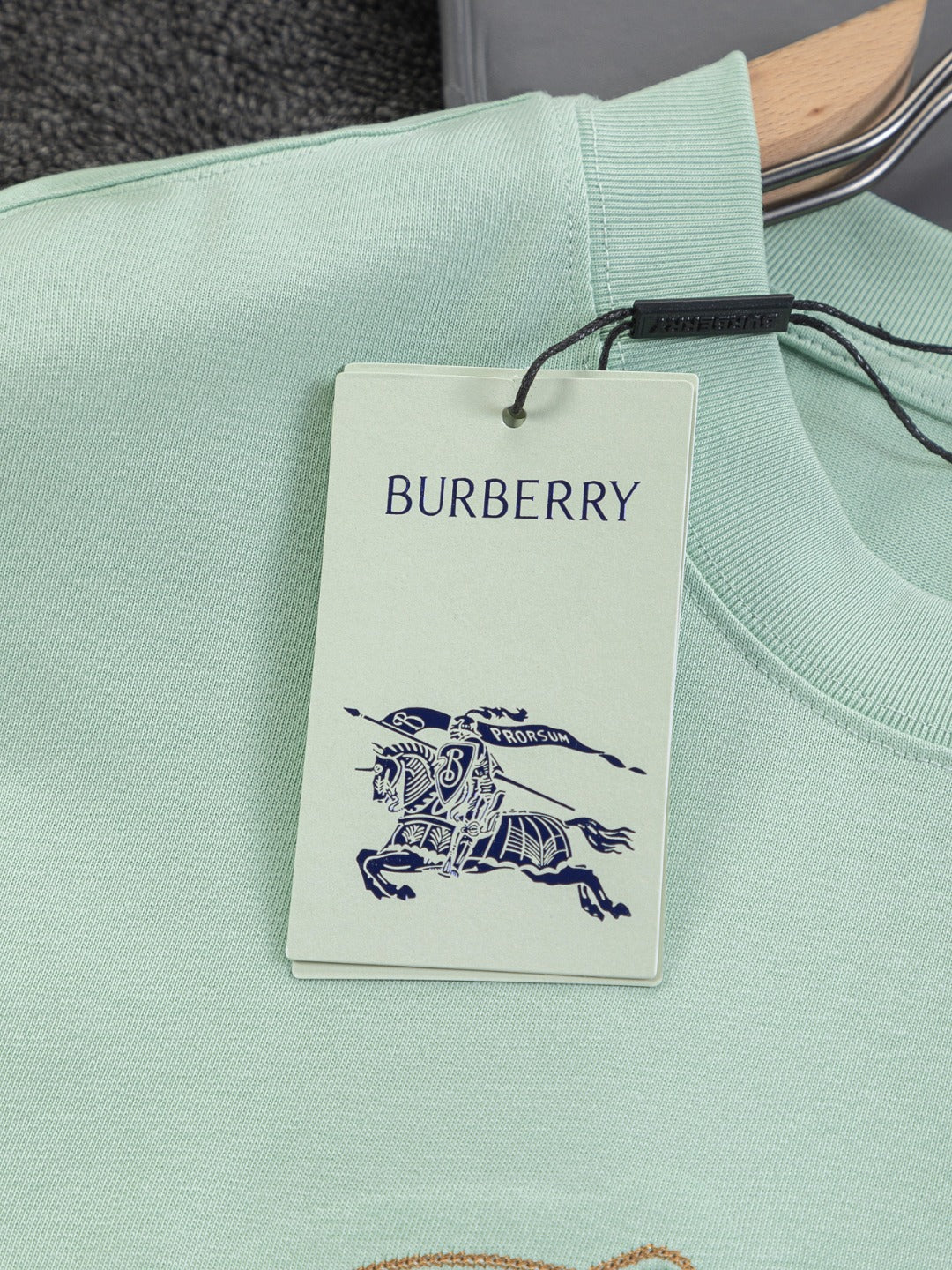 260120 New high-quality embroidered T-shirt with font design