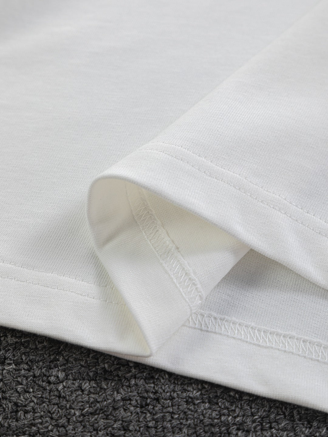 260120 New high-quality embroidered T-shirt with font design
