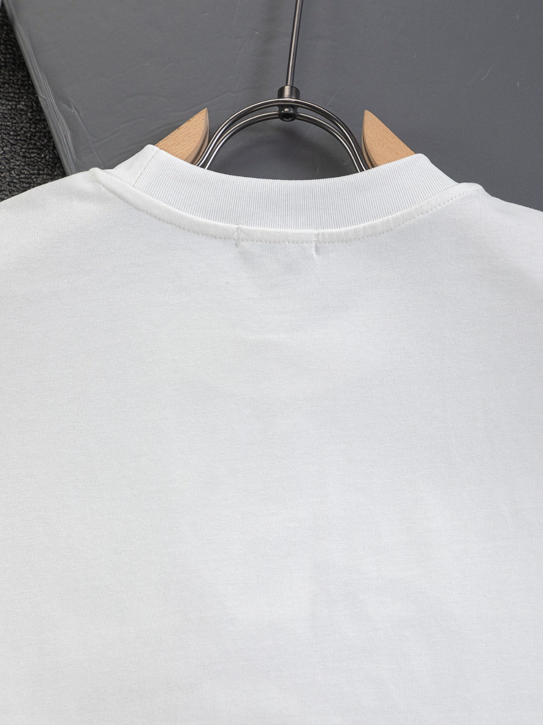 260120 New high-quality embroidered T-shirt with font design