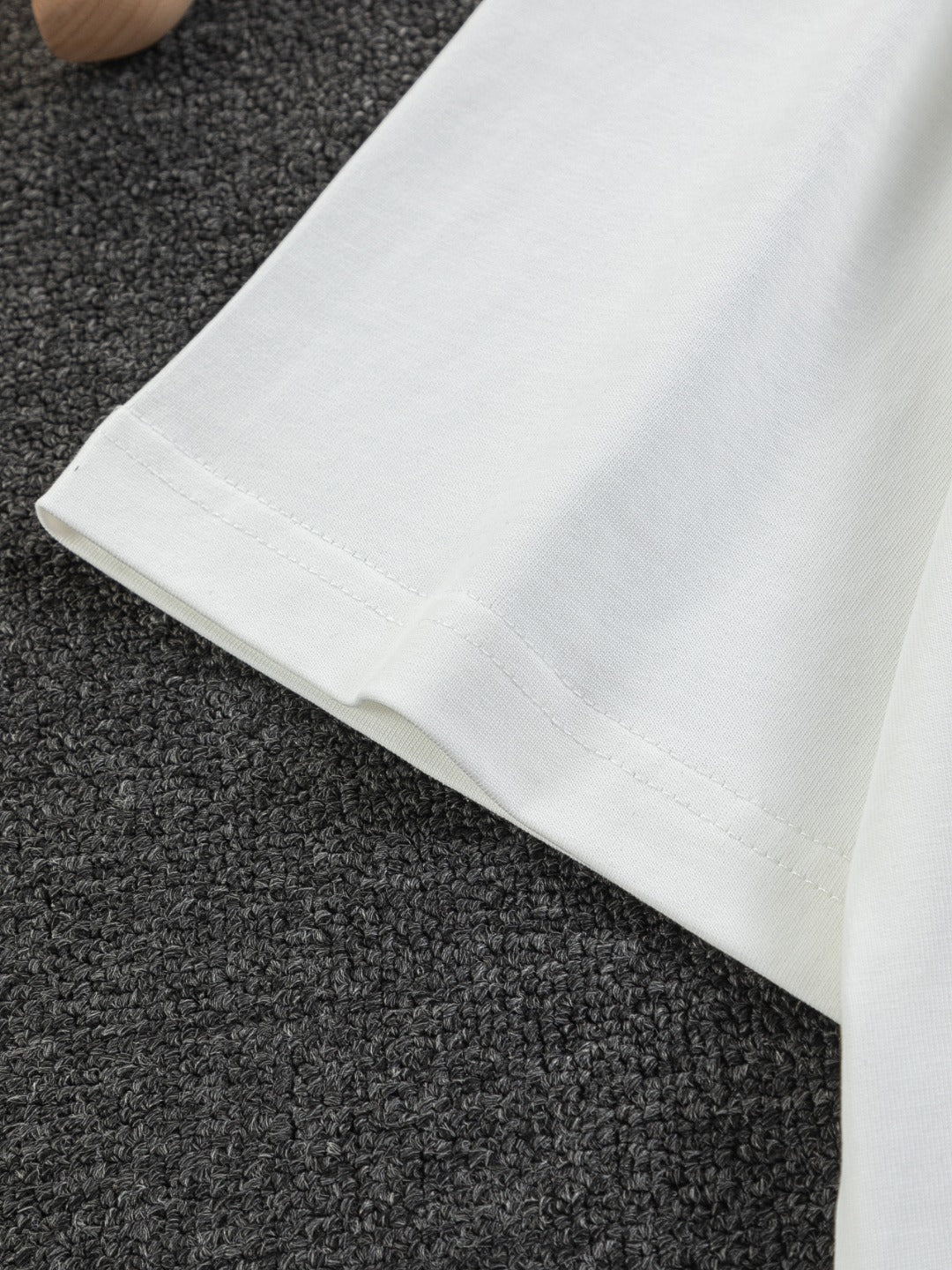 260120 New high-quality and elaborately crafted plush foam printed T-shirt