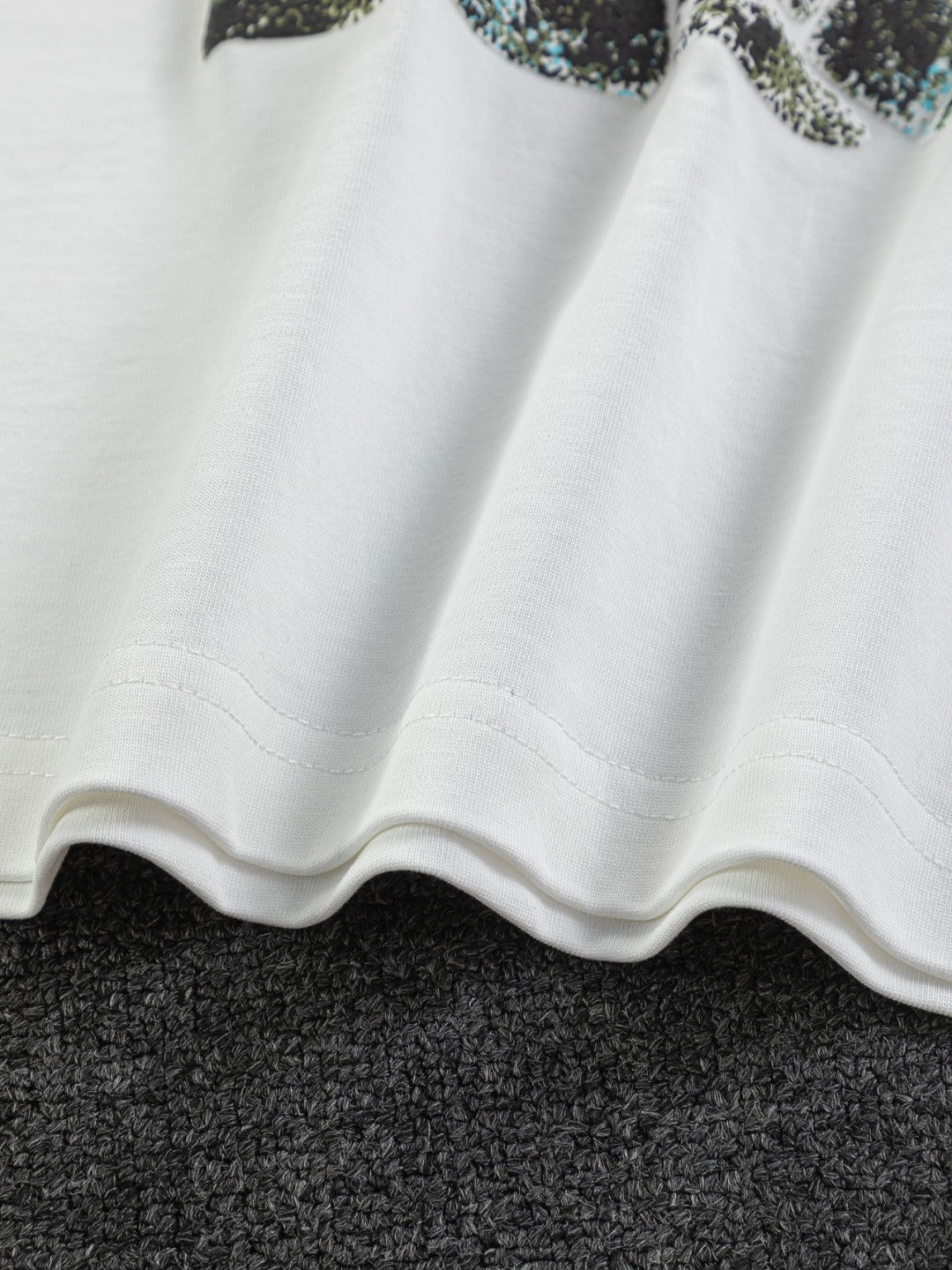 260120 New high-quality and elaborately crafted plush foam printed T-shirt