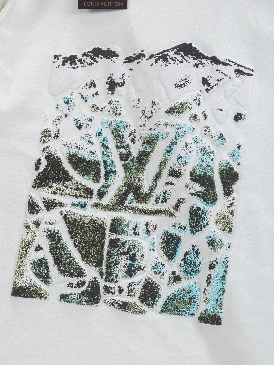 260120 New high-quality and elaborately crafted plush foam printed T-shirt