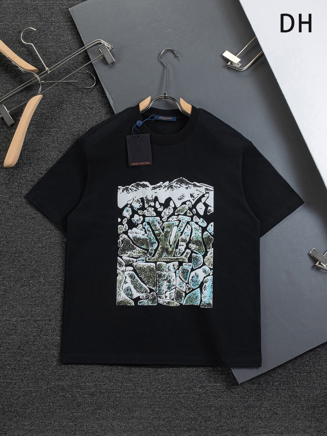260120 New high-quality and elaborately crafted plush foam printed T-shirt