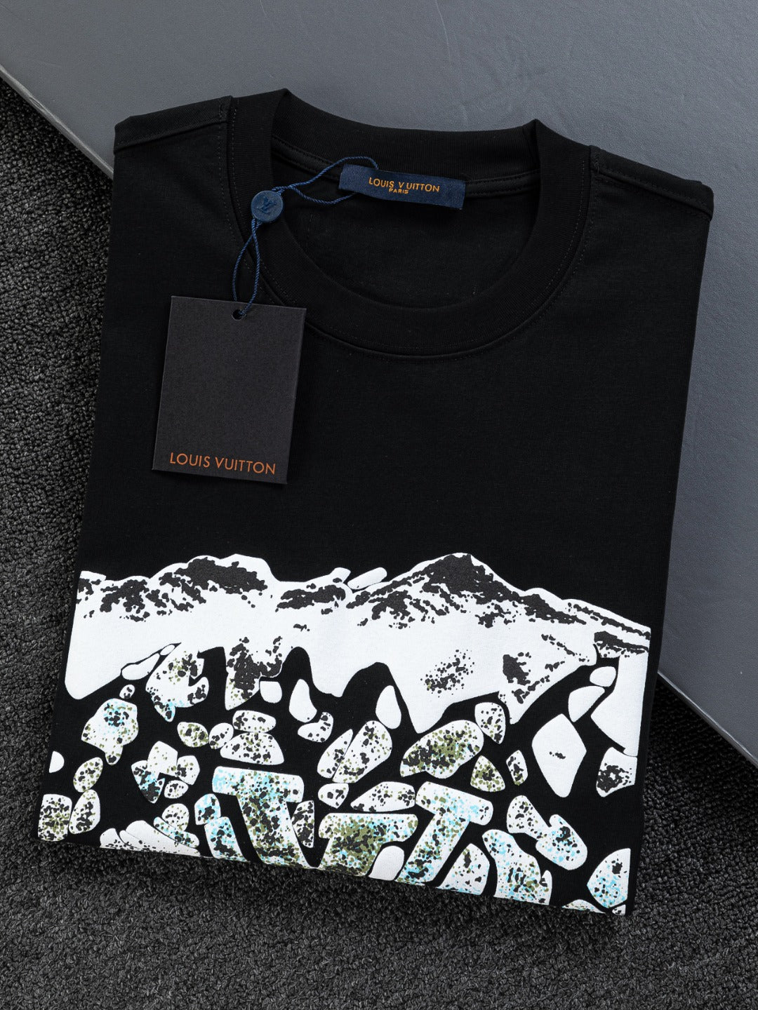 260120 New high-quality and elaborately crafted plush foam printed T-shirt