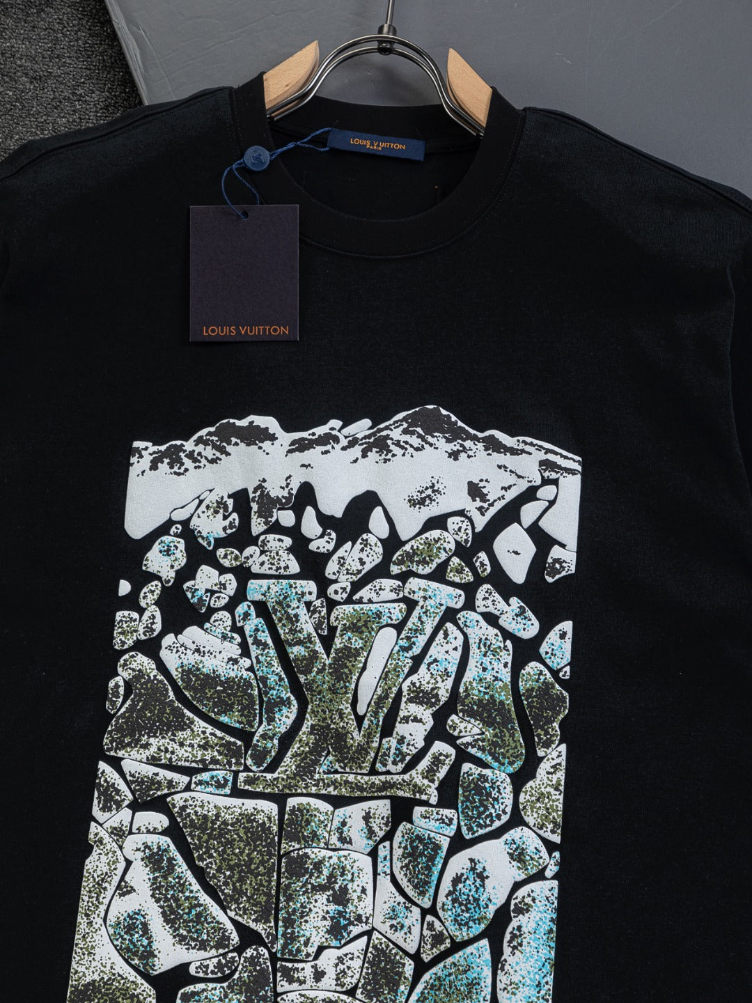 260120 New high-quality and elaborately crafted plush foam printed T-shirt