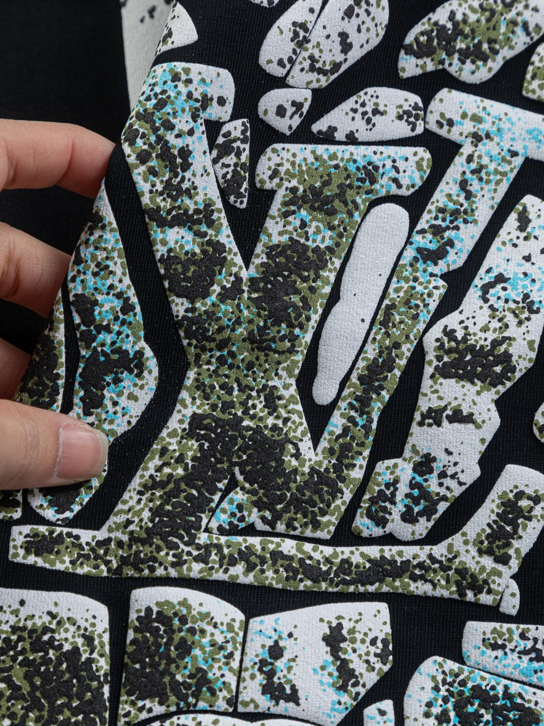 260120 New high-quality and elaborately crafted plush foam printed T-shirt