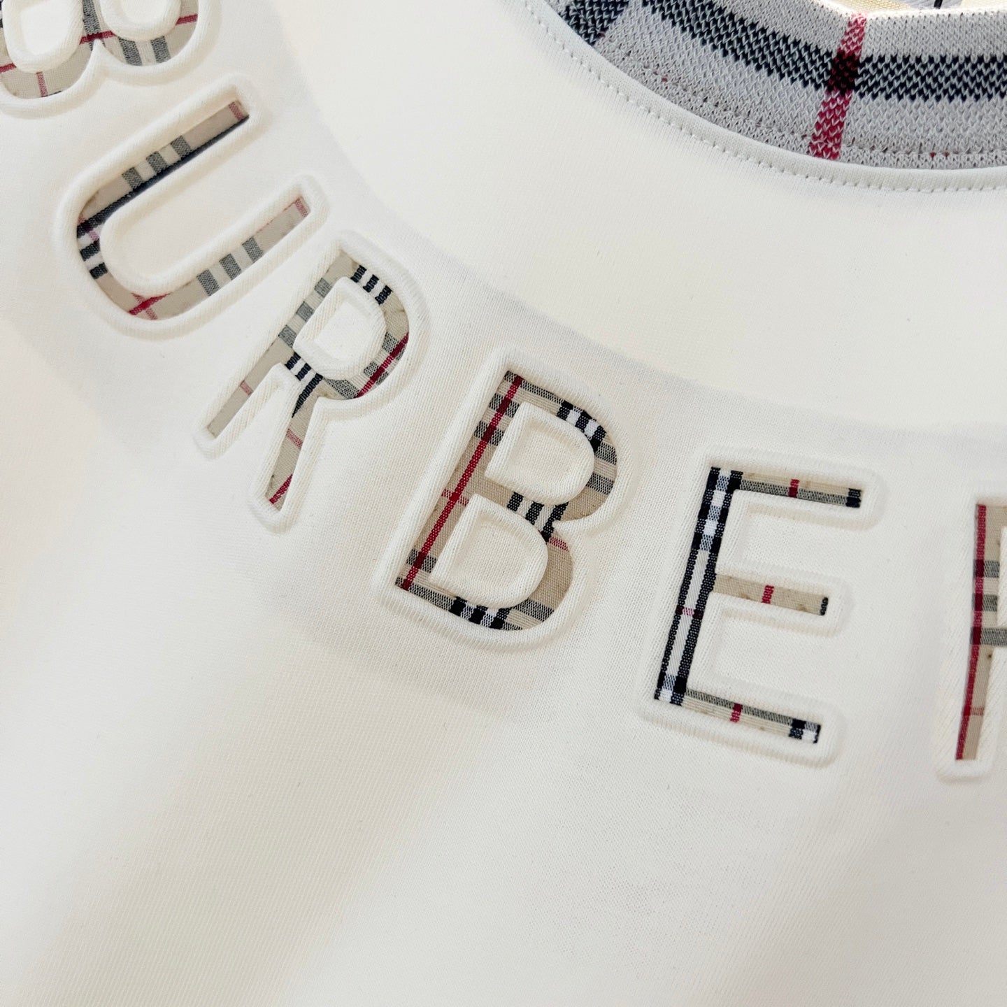 260306 New high-quality striped collar embroidered T-shirt