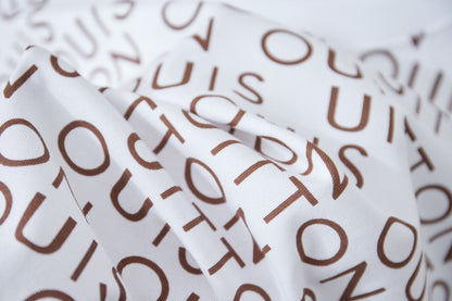 260306 New high-quality T-shirt with irregular letter patterns printed all over
