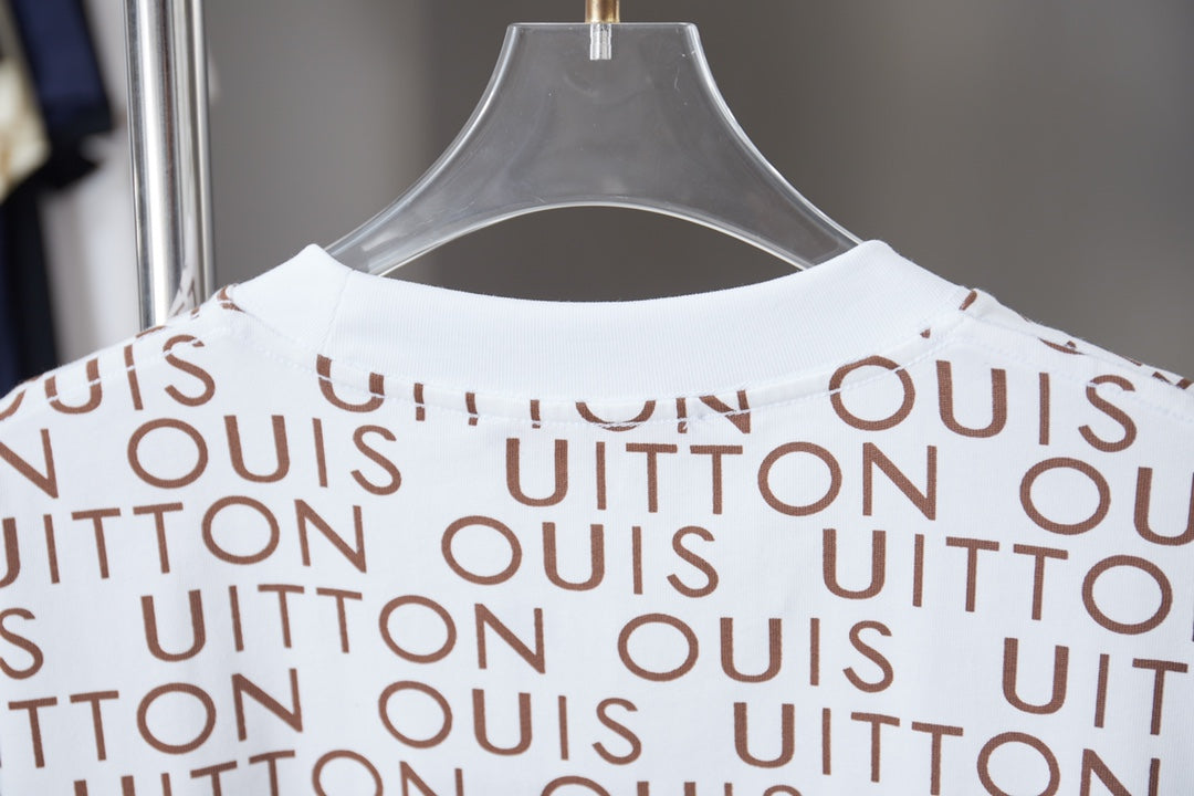 260306 New high-quality T-shirt with irregular letter patterns printed all over