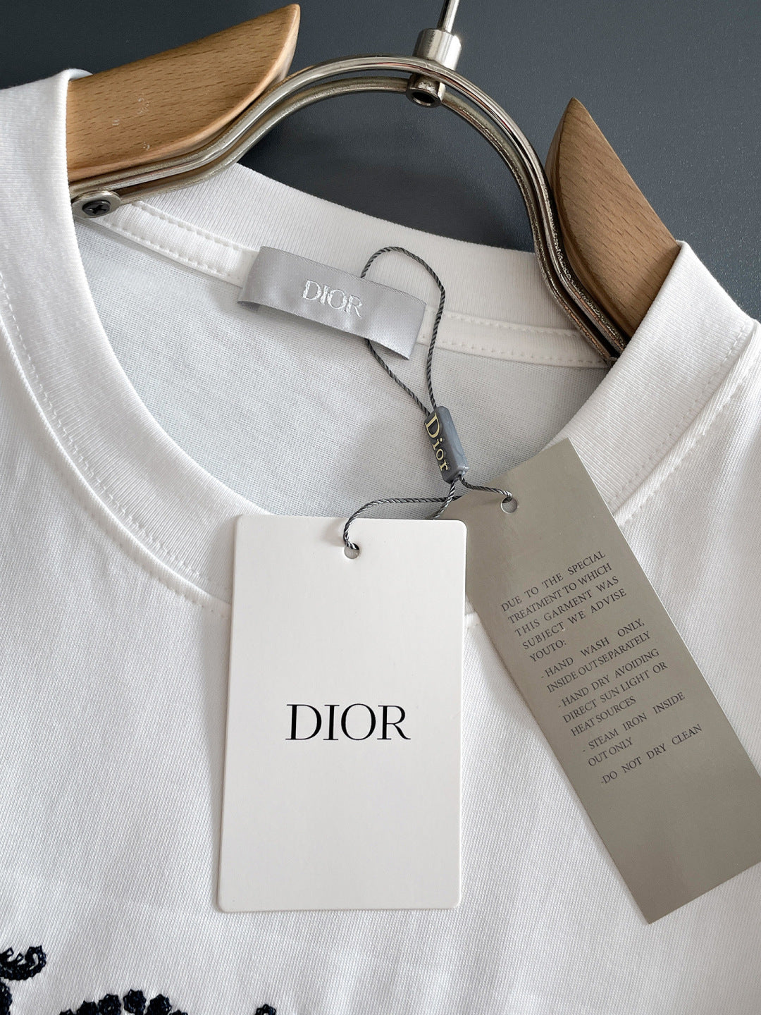 060311 New high-quality large-scale embroidered T-shirt
