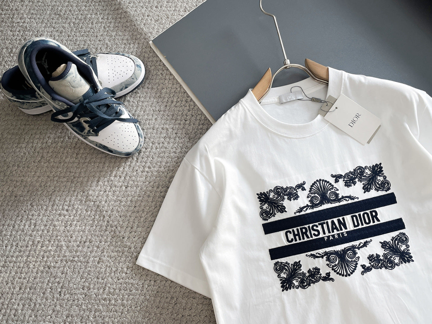 060311 New high-quality large-scale embroidered T-shirt