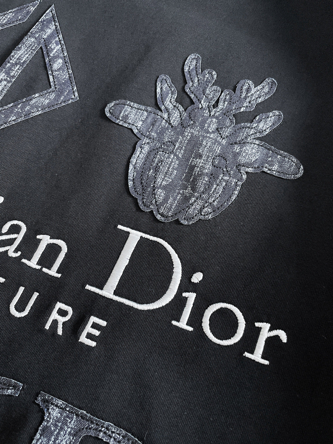 060311 New high-quality embroidered T-shirt with fabric pattern