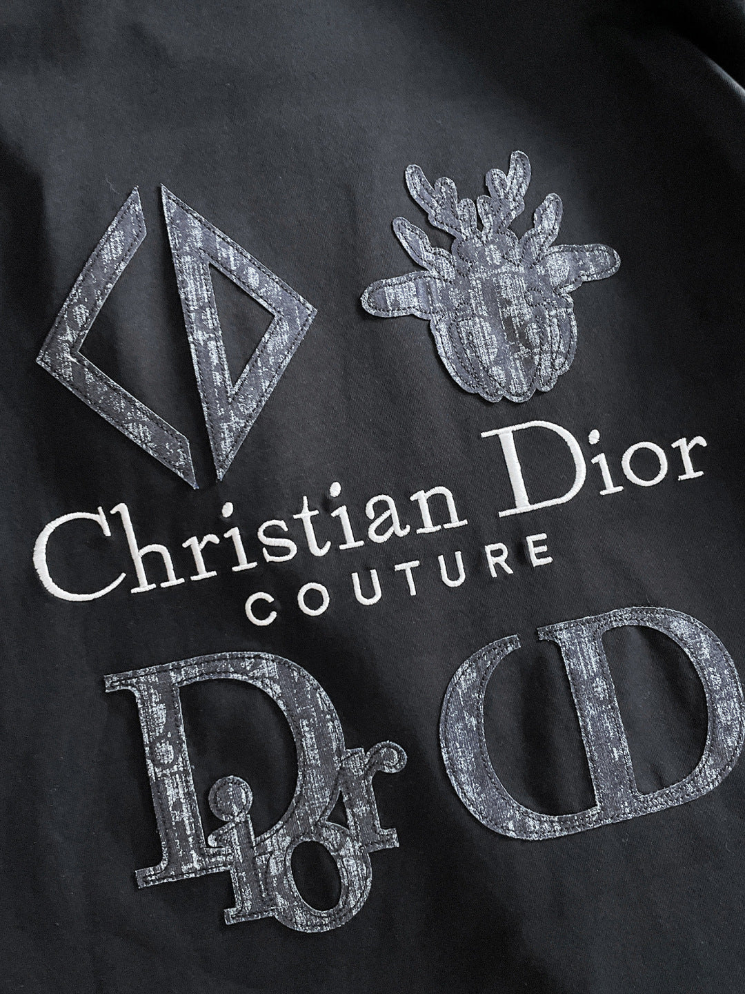 060311 New high-quality embroidered T-shirt with fabric pattern