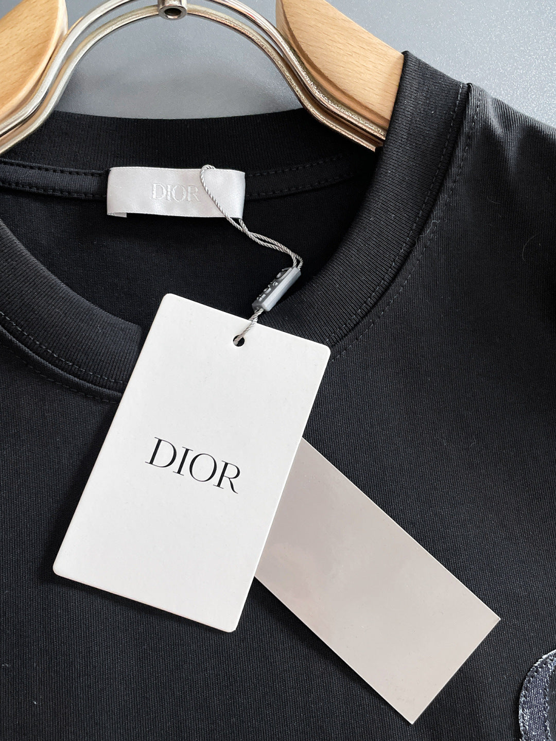 060311 New high-quality embroidered T-shirt with fabric pattern