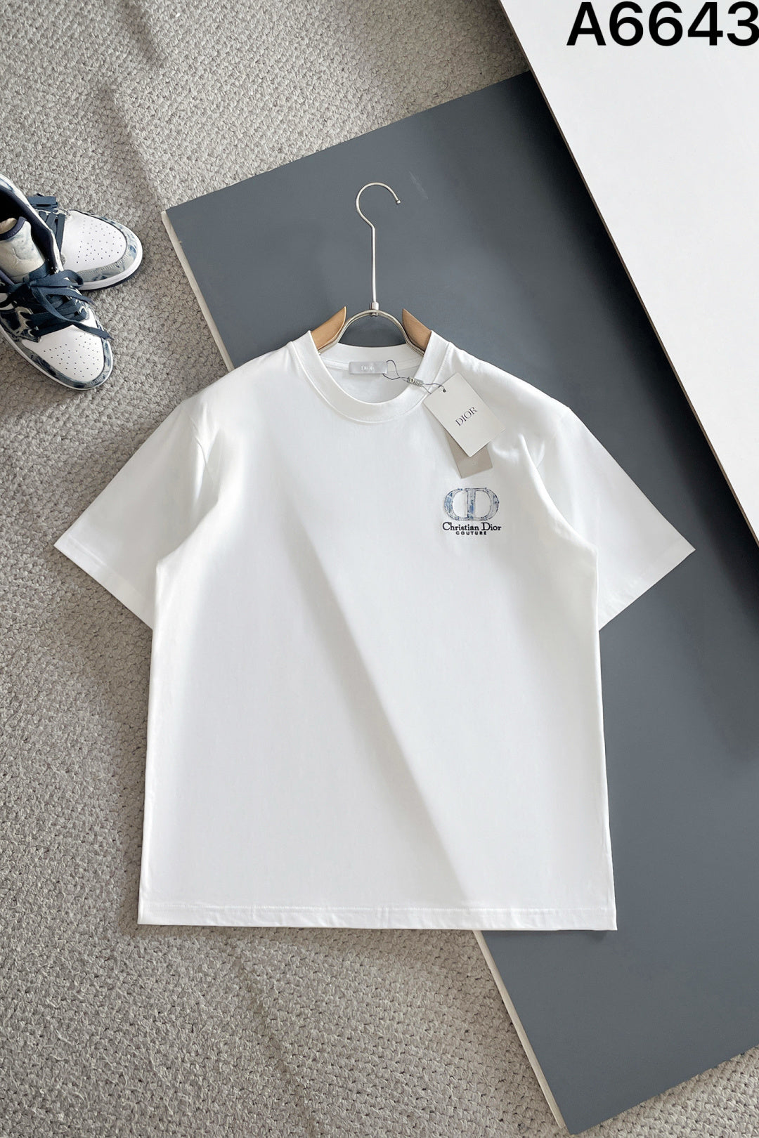 060311 New high-quality embroidered T-shirt with fabric pattern