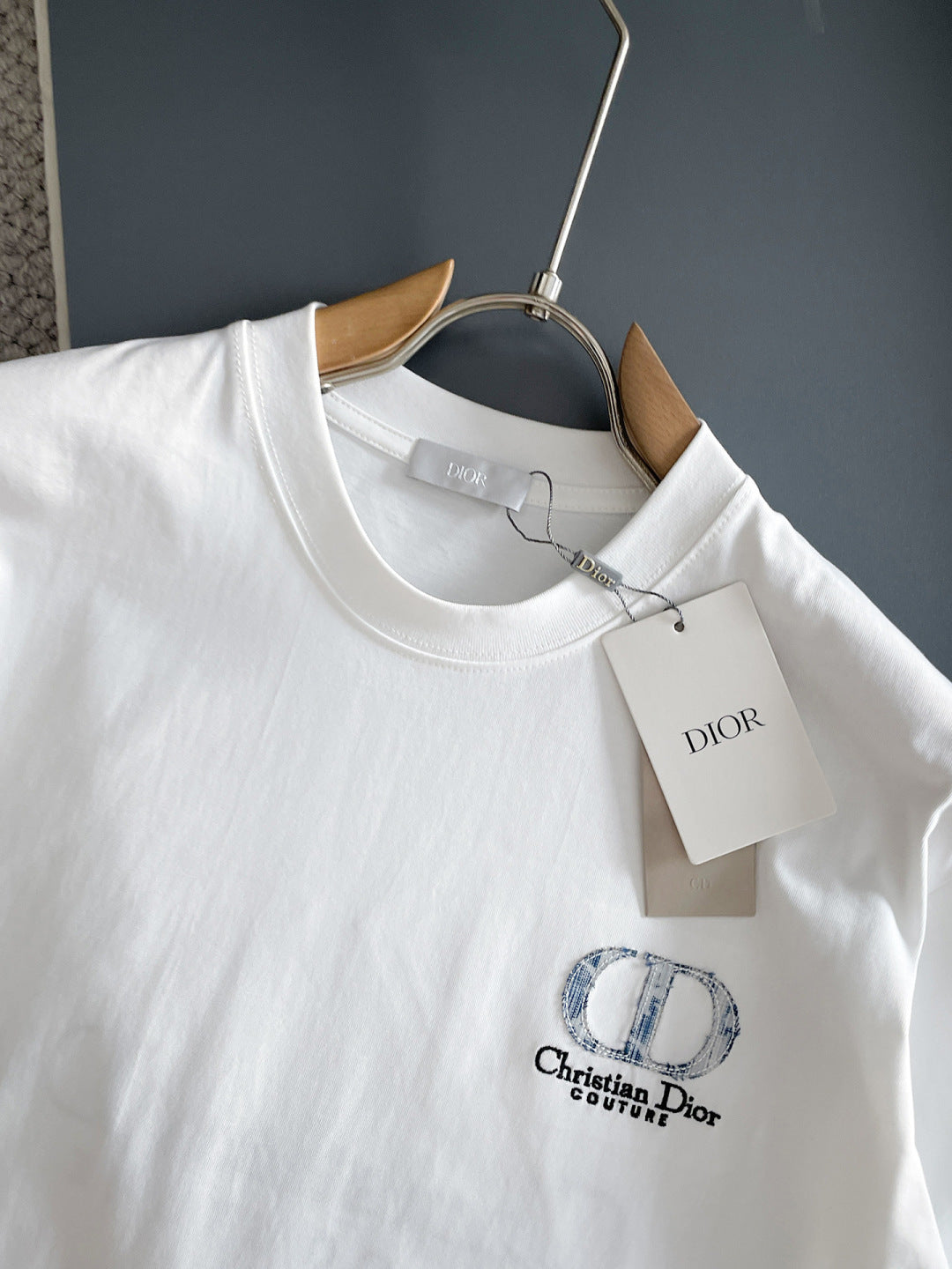 060311 New high-quality embroidered T-shirt with fabric pattern