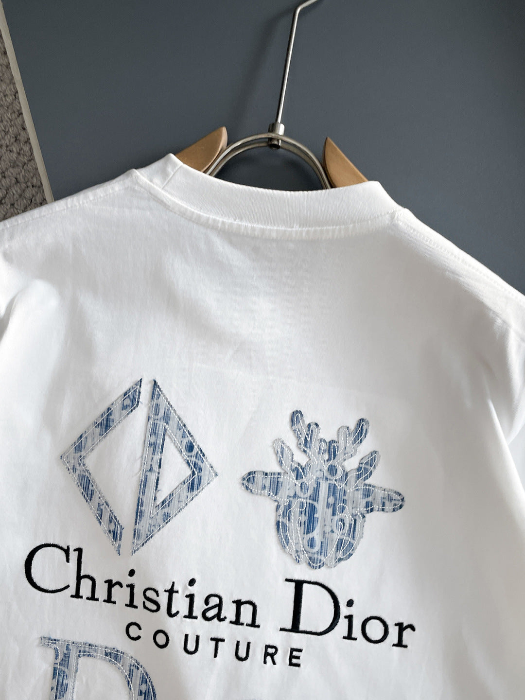 060311 New high-quality embroidered T-shirt with fabric pattern