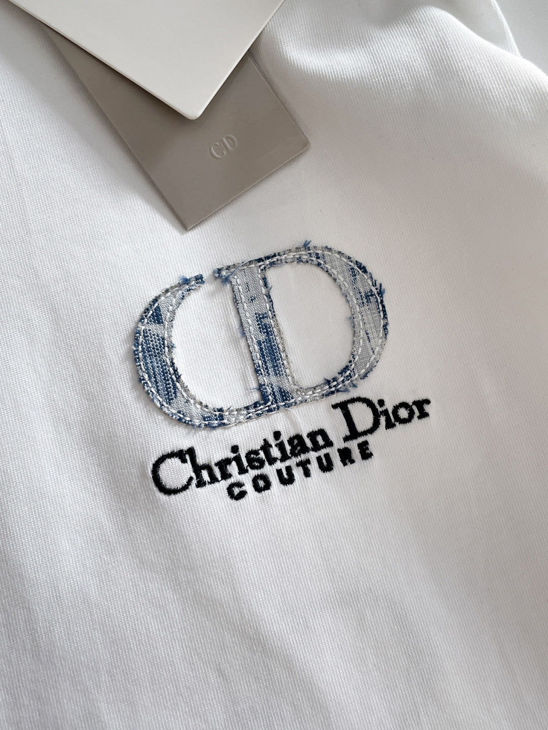 060311 New high-quality embroidered T-shirt with fabric pattern