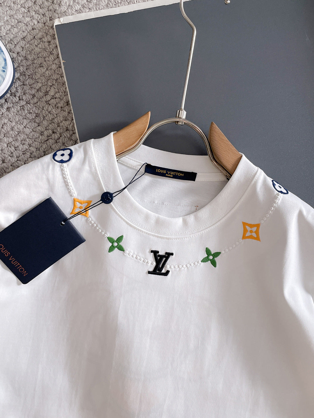 060311 New high-quality embroidered color-matched T-shirt