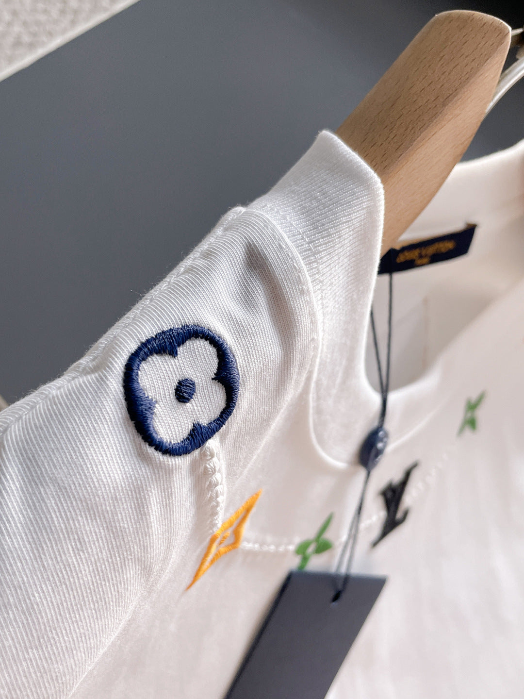 060311 New high-quality embroidered color-matched T-shirt