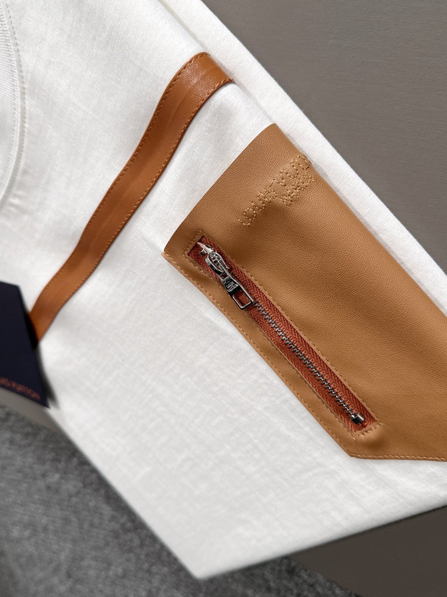 060311 New high-quality zipper pocket T-shirt