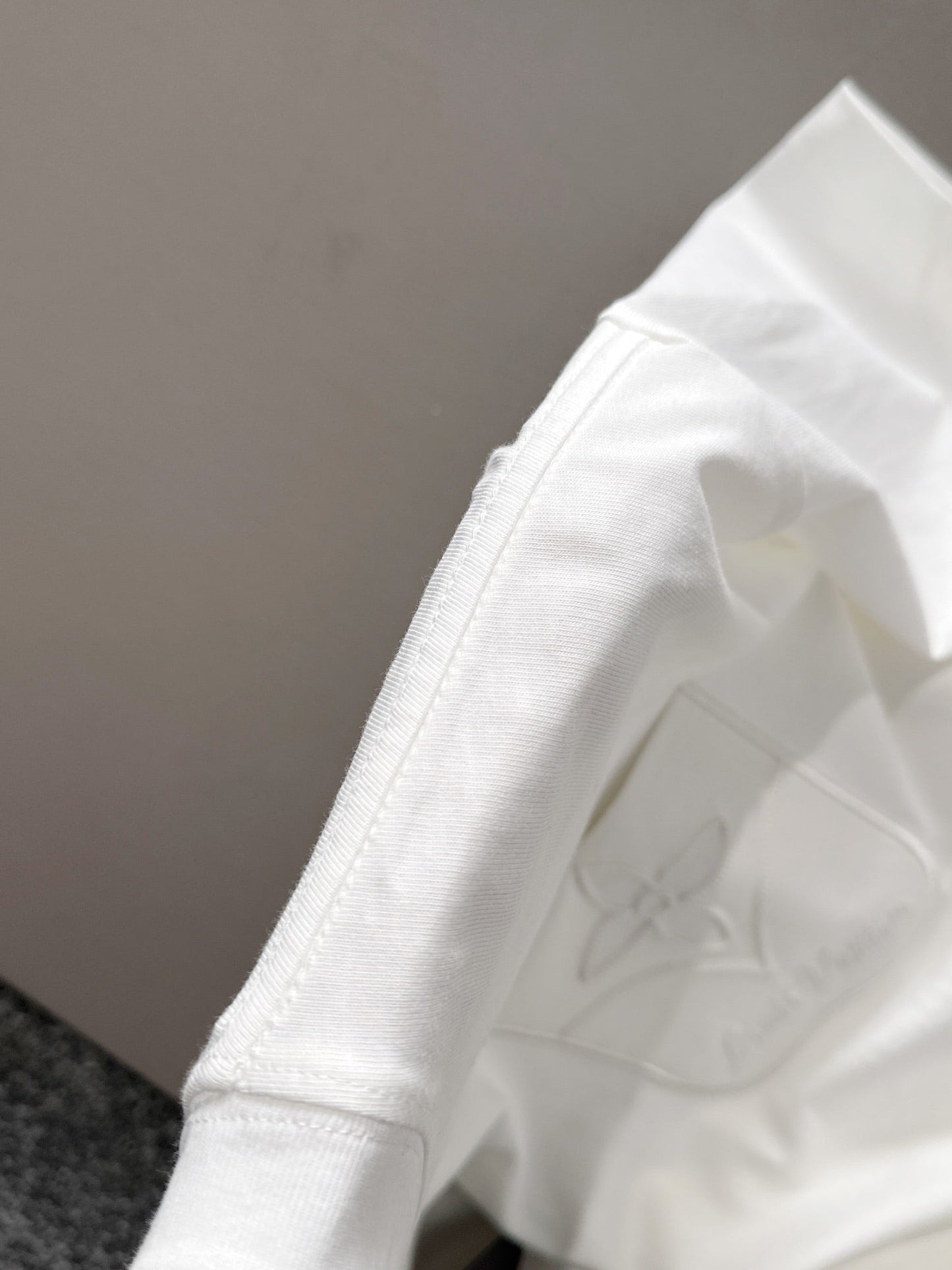 060311 New high-quality, minimalist pocket embroidered T-shirt