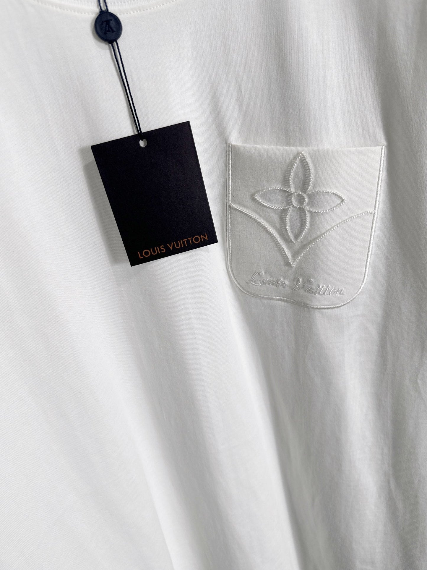 060311 New high-quality, minimalist pocket embroidered T-shirt