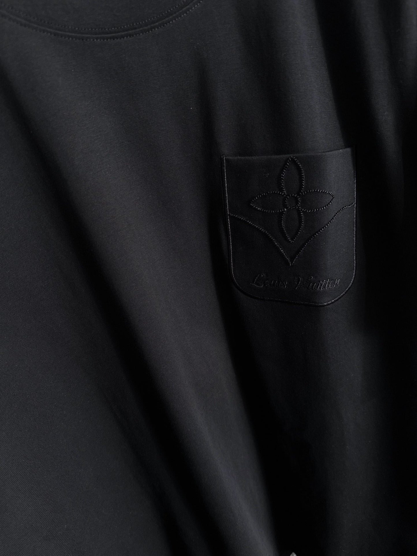 060311 New high-quality, minimalist pocket embroidered T-shirt