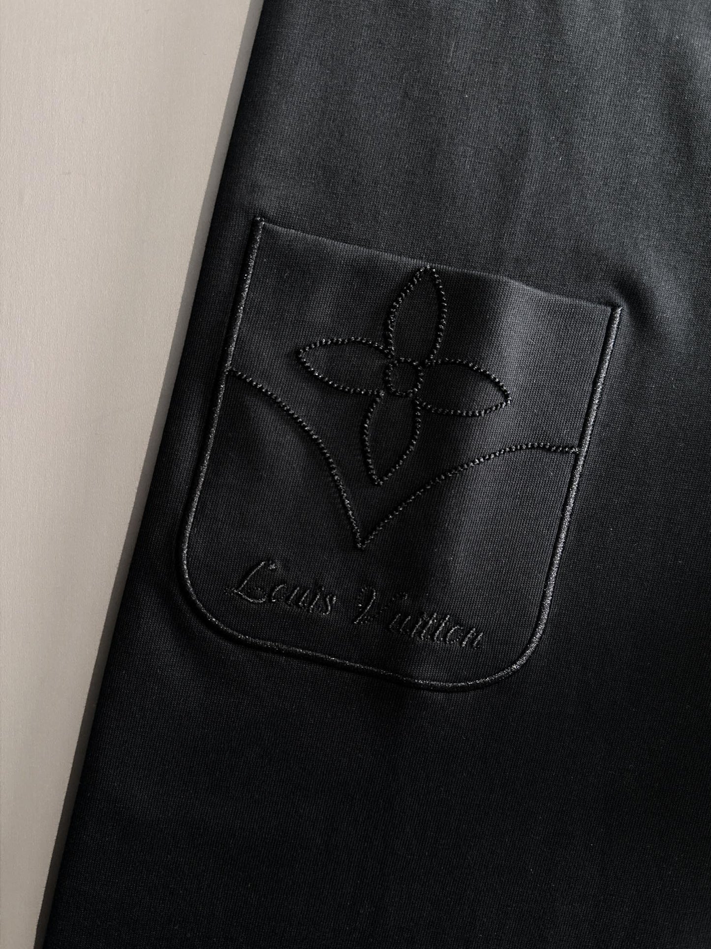 060311 New high-quality, minimalist pocket embroidered T-shirt
