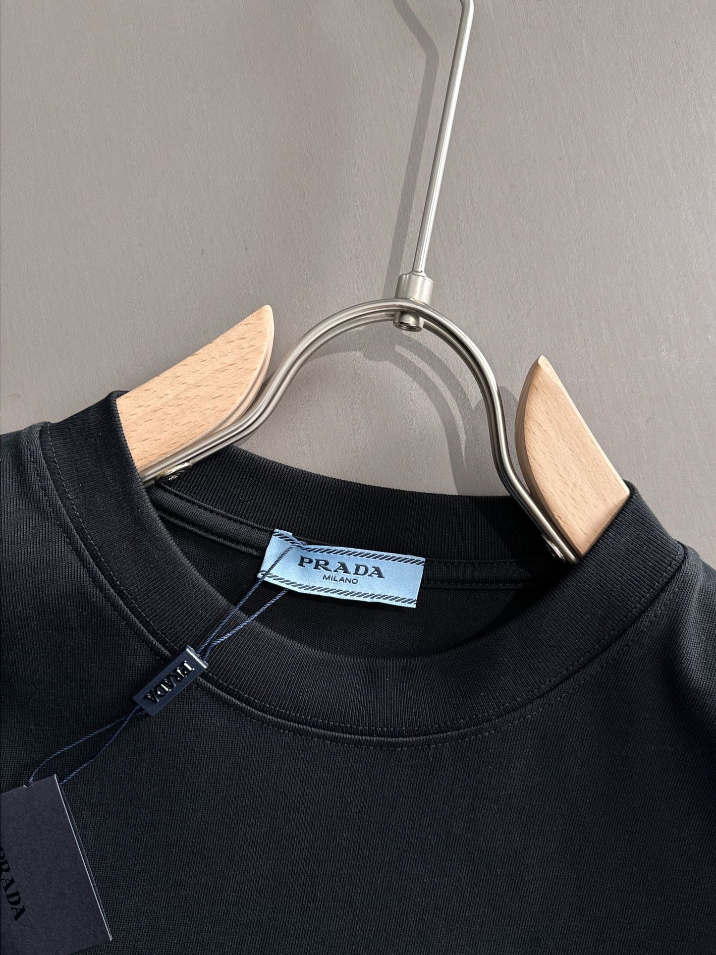 060311 New high-quality pocketed triangular logo T-shirt