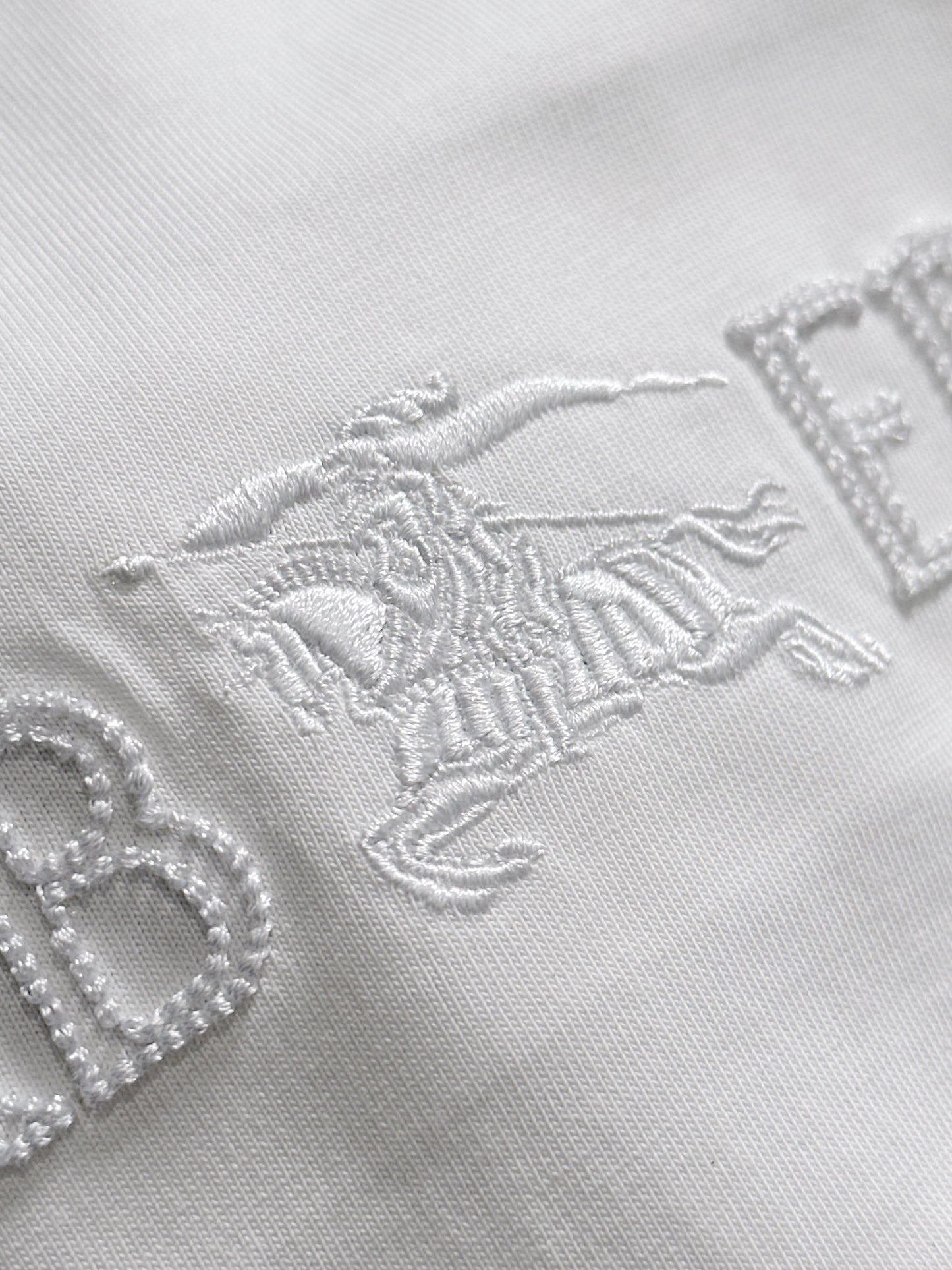 060311 New high-quality embroidered T-shirt with a stitched neckline