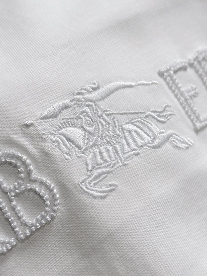 060311 New high-quality embroidered T-shirt with a stitched neckline
