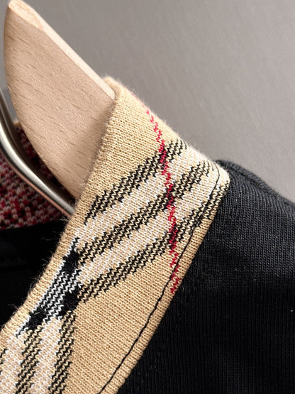 060311 New high-quality embroidered T-shirt with a stitched neckline