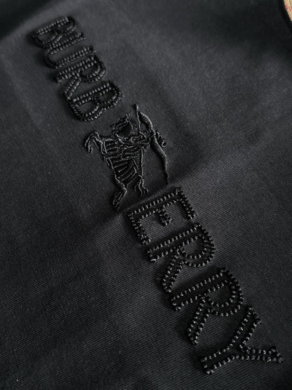 060311 New high-quality embroidered T-shirt with a stitched neckline