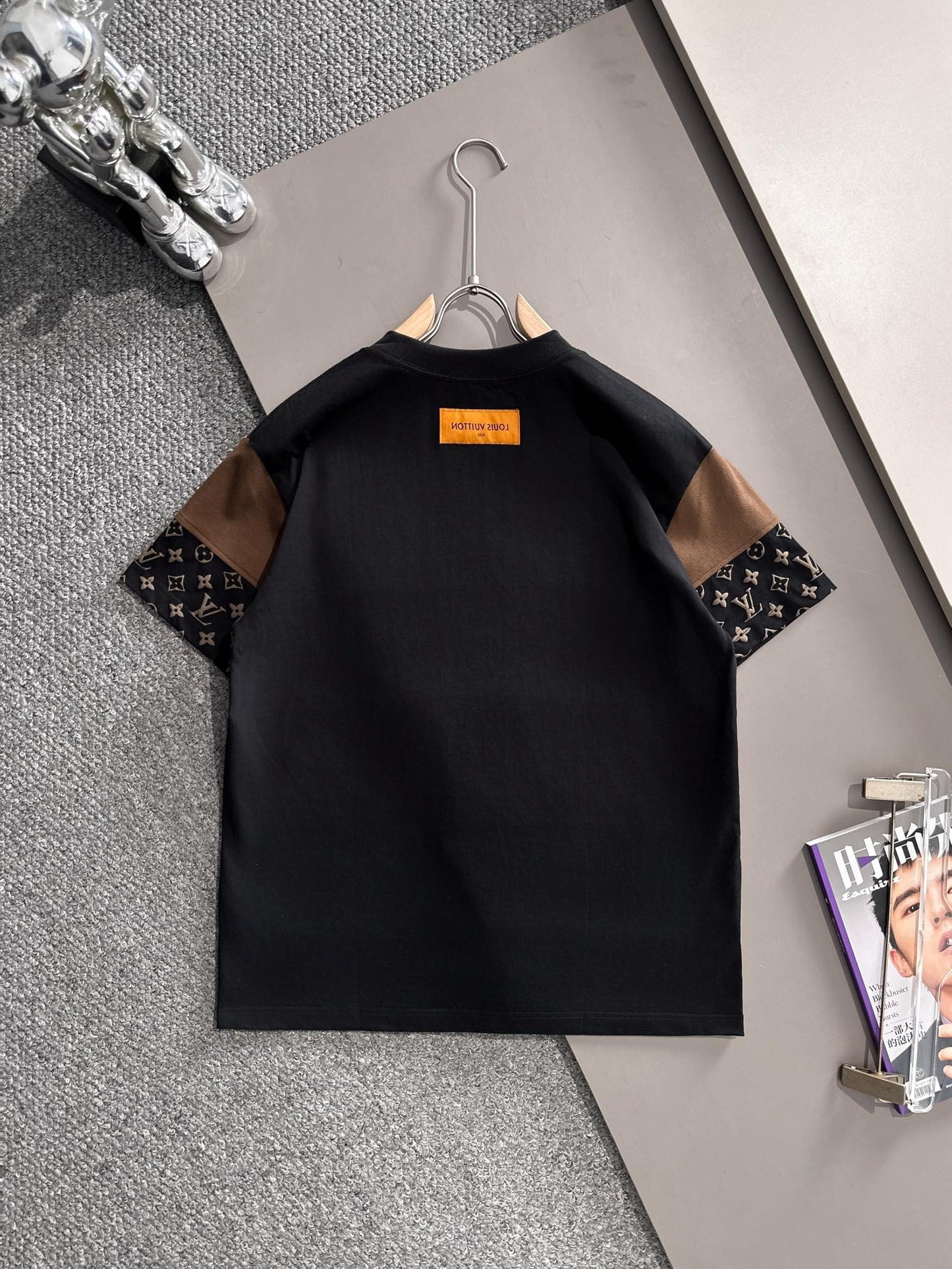 060311 New high-quality, feature-rich, full-patterned T-shirt