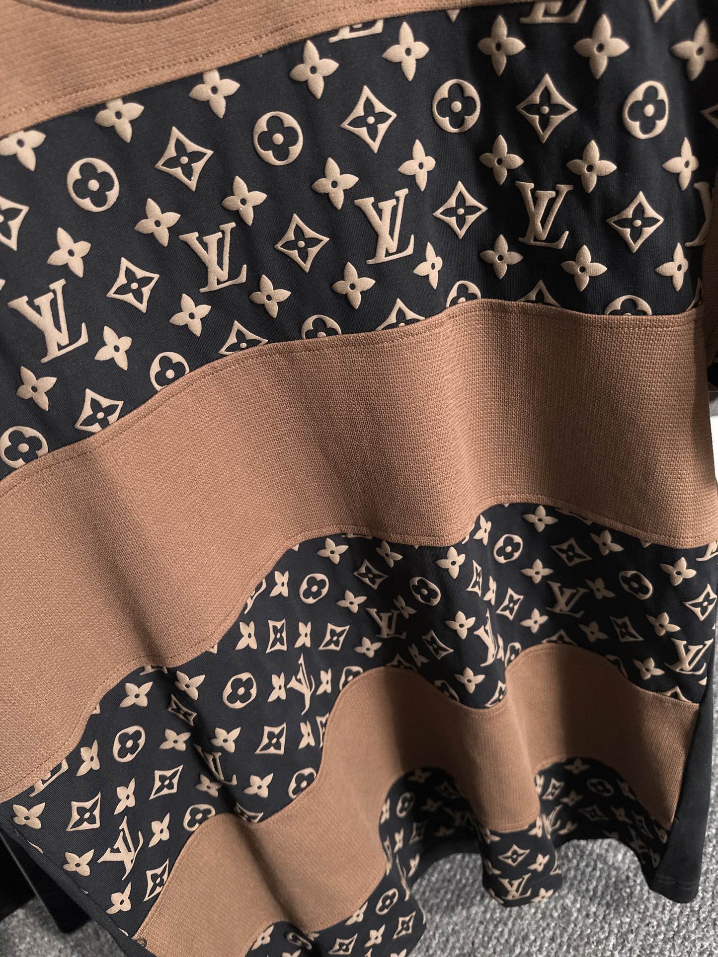 060311 New high-quality, feature-rich, full-patterned T-shirt