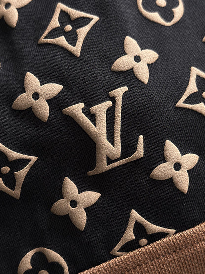 060311 New high-quality, feature-rich, full-patterned T-shirt