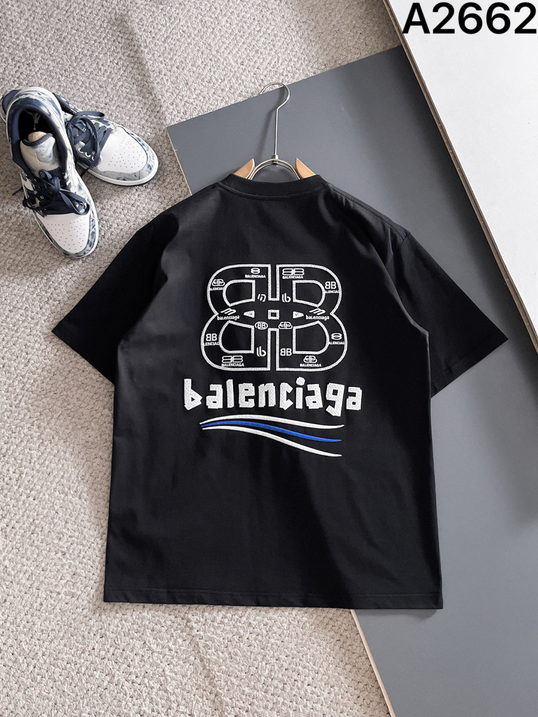 060311 New high-quality and elaborately crafted stitched floaty T-shirt