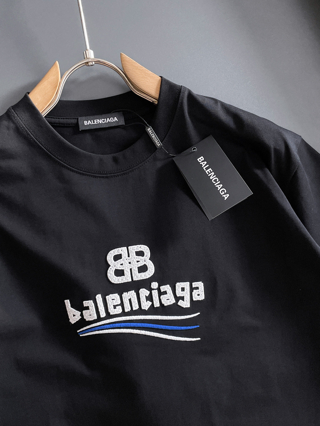 060311 New high-quality and elaborately crafted stitched floaty T-shirt