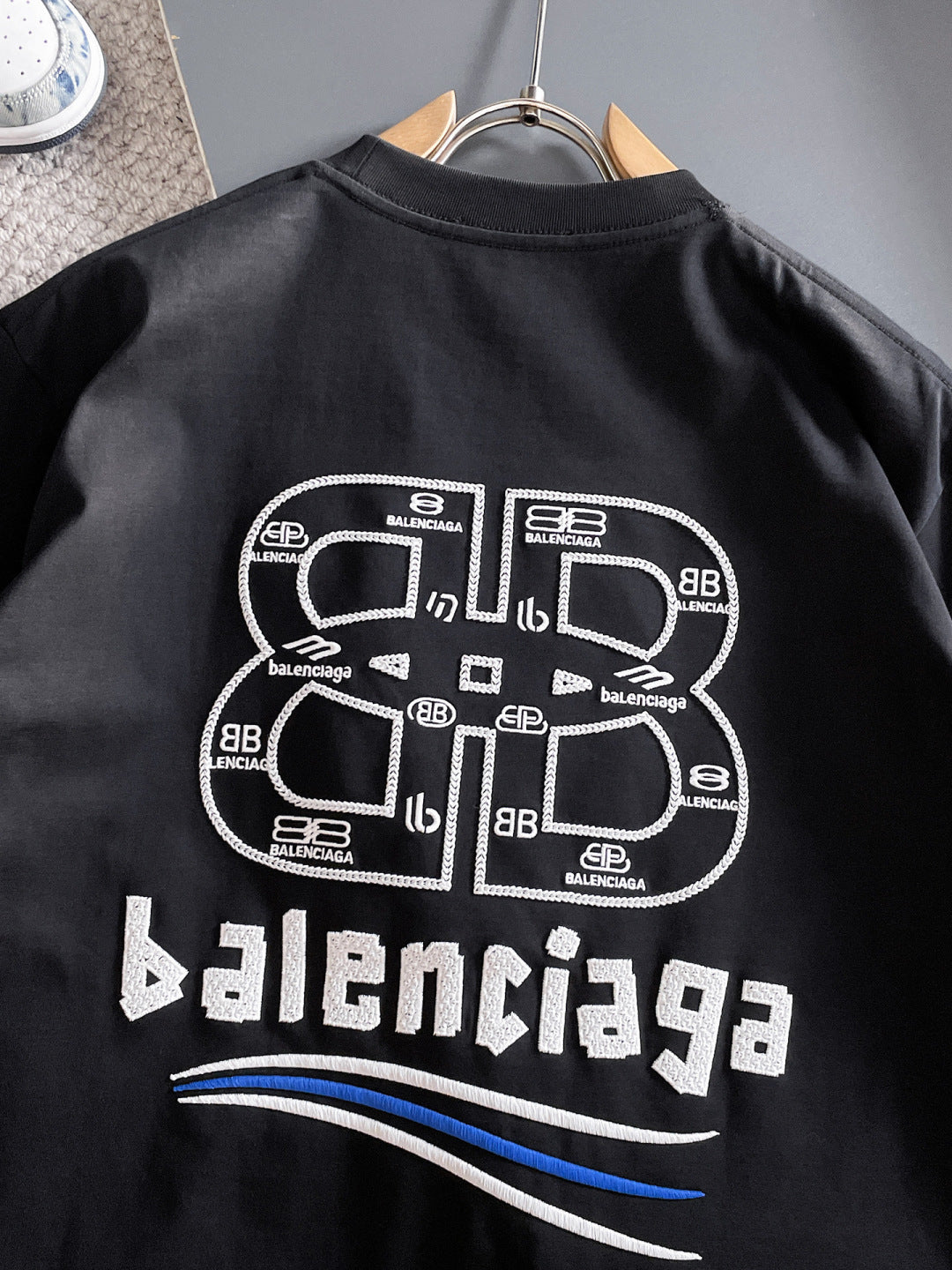 060311 New high-quality and elaborately crafted stitched floaty T-shirt