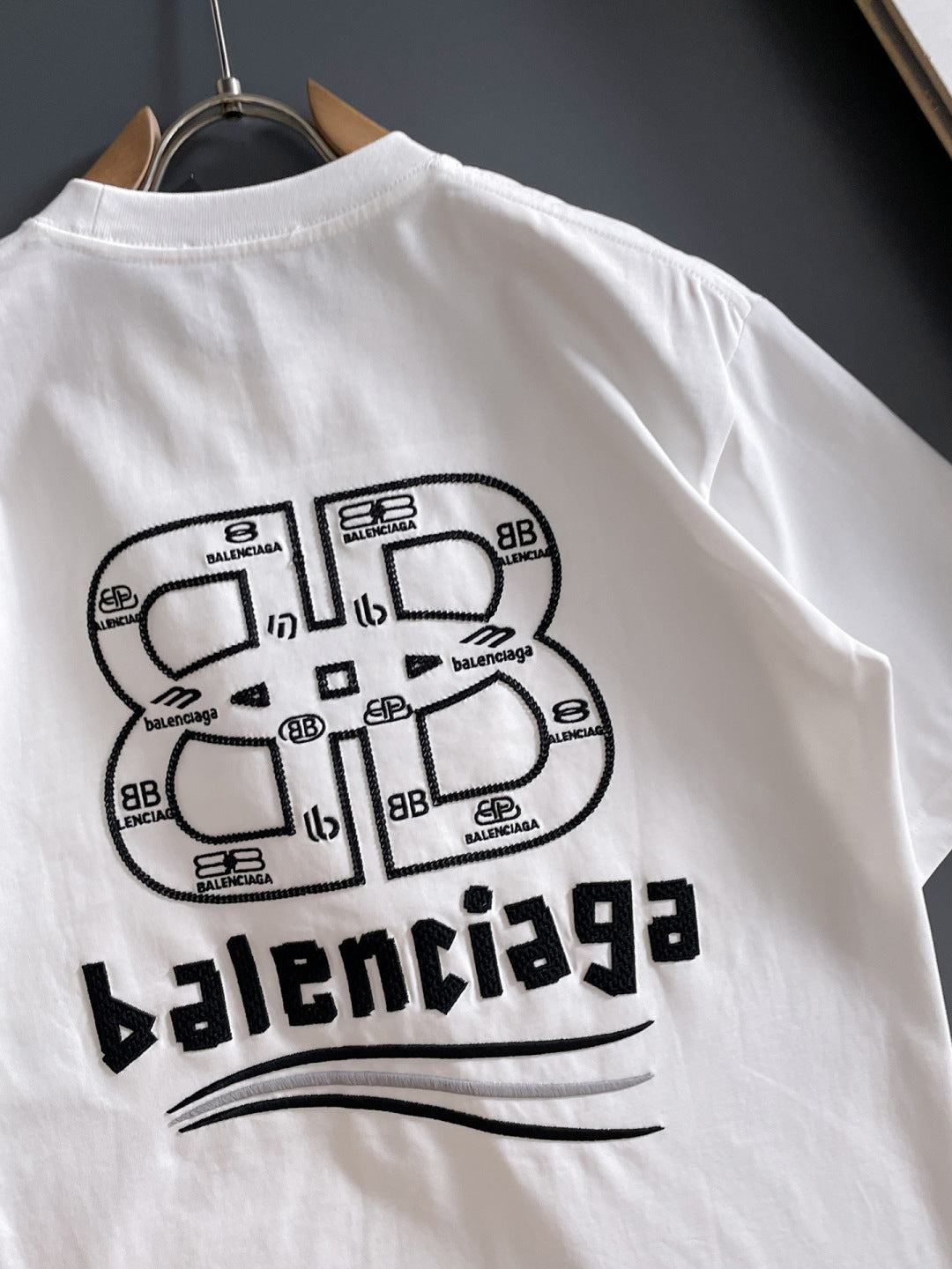 060311 New high-quality and elaborately crafted stitched floaty T-shirt
